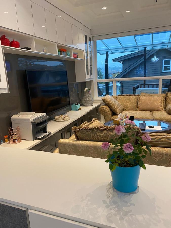 Six Minutes To Rupert Station Bed & Breakfast Vancouver Ngoại thất bức ảnh